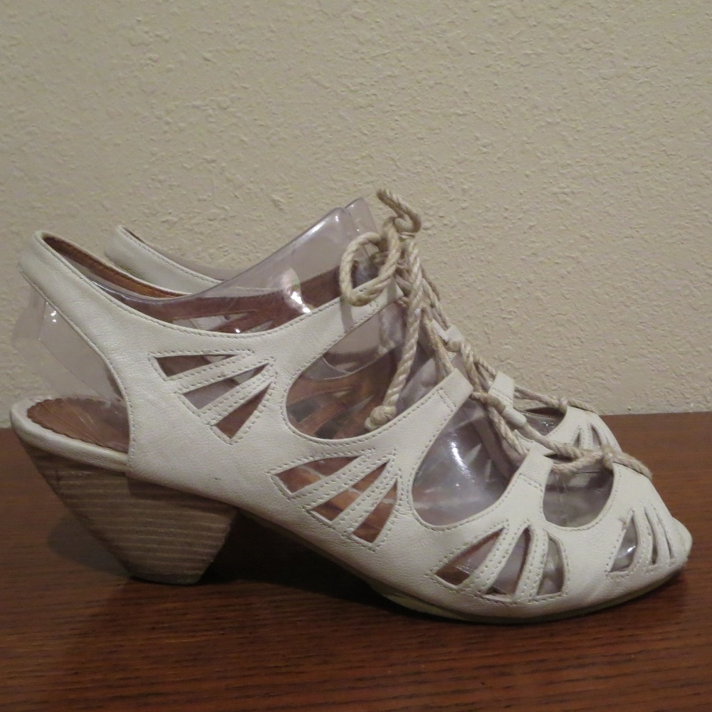 Anthropologie Miss Albright Laurie Sandals cutout